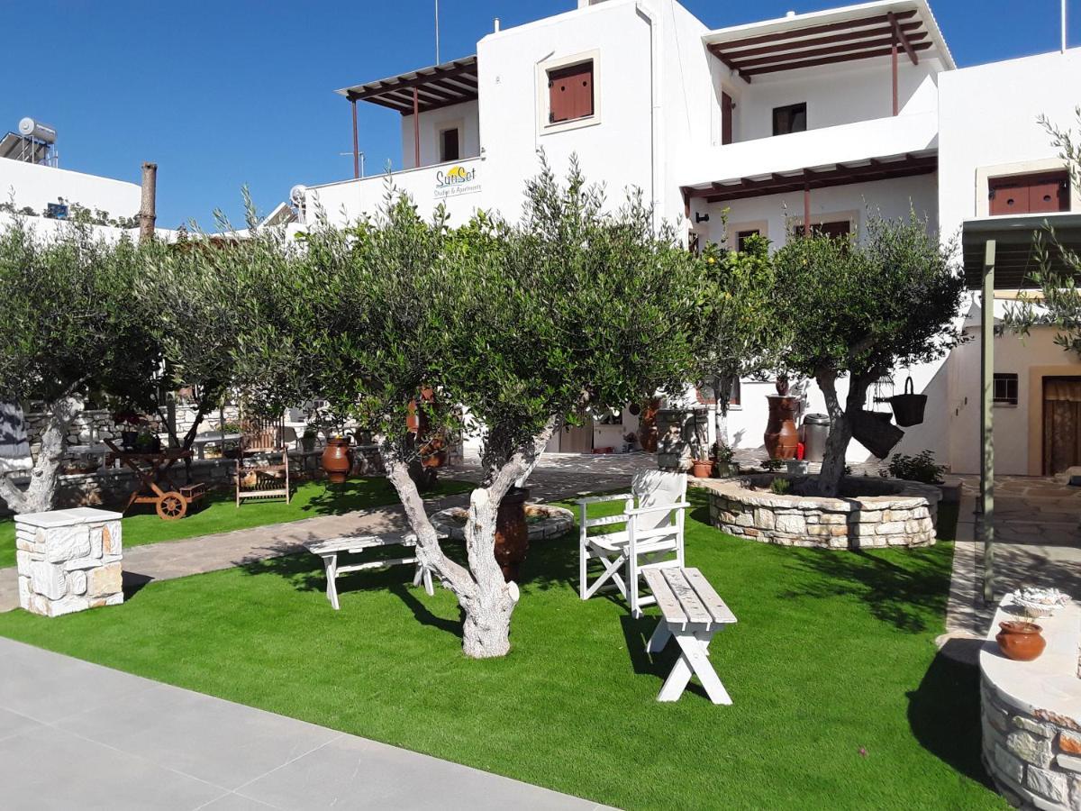 Sunset Studios And Apartments For Adults Over 21 Only Науса Экстерьер фото